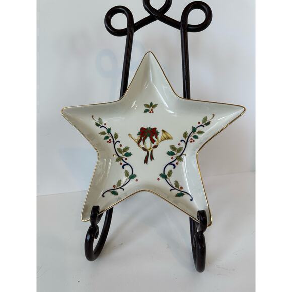 Holiday Bloom Star Shaped Candy Dish 9" fine china Mikasa, Bugle & Holly Pattern - Picture 4 of 11